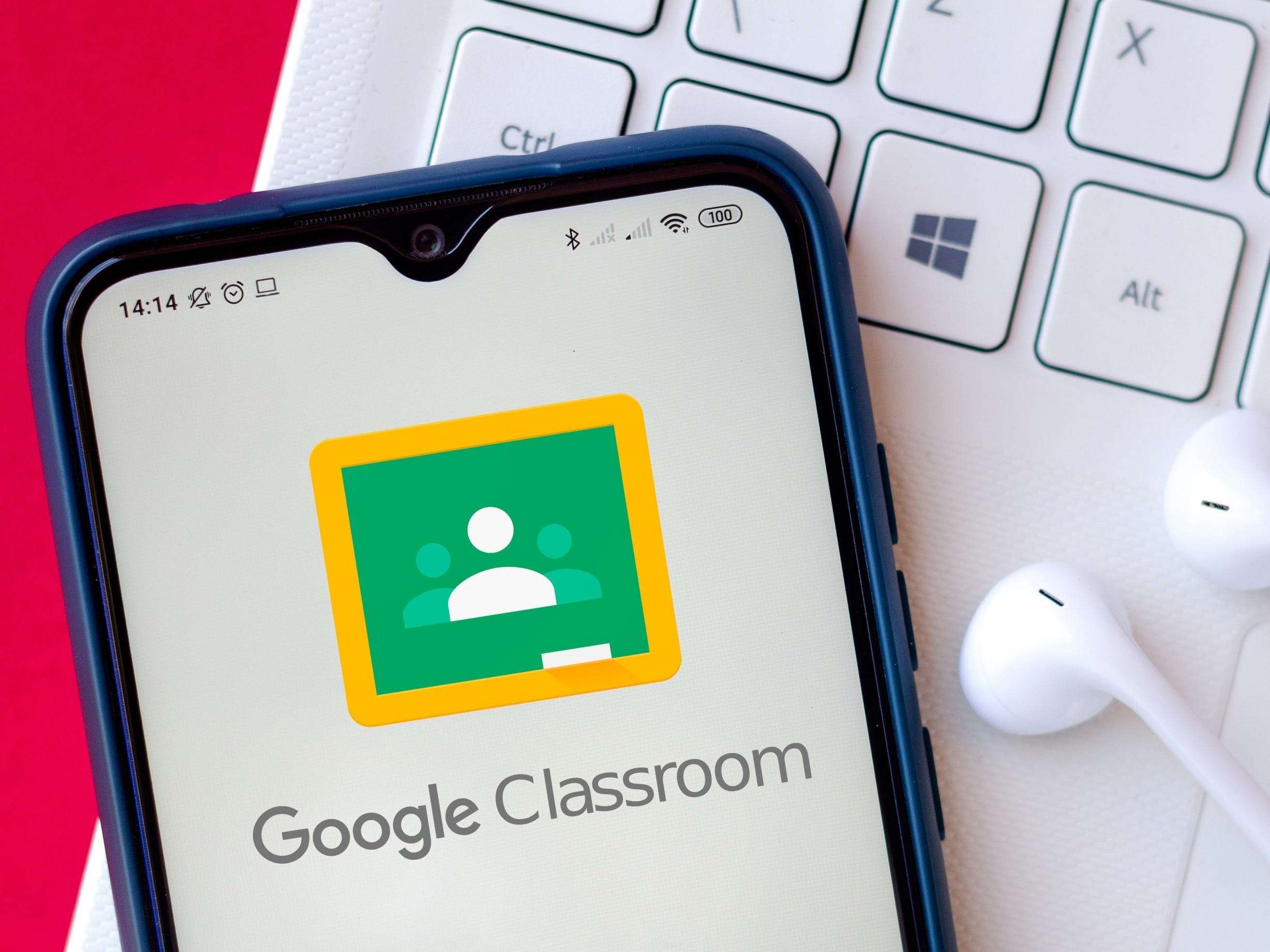 How to create a Google Classroom on a computer or mobile device